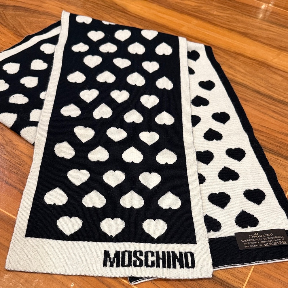 Moschino Monochrome Heart Accent Scarf